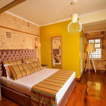 Swim-up Garden Flat With Near Hadrian's Gate Проживание в семье