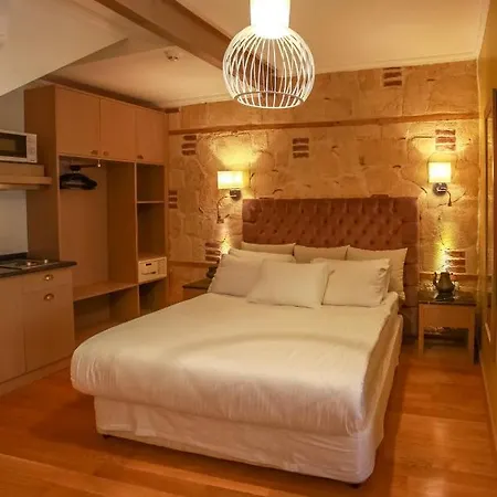 Swim-up Garden Flat With Near Hadrian's Gate Проживание в семье