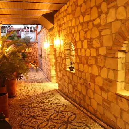 Проживание в семье Swim-up Garden Flat With Near Hadrian's Gate Анталья