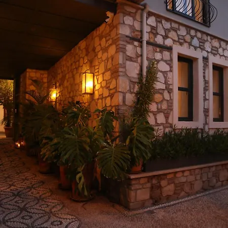 Swim-up Garden Flat With Near Hadrian's Gate