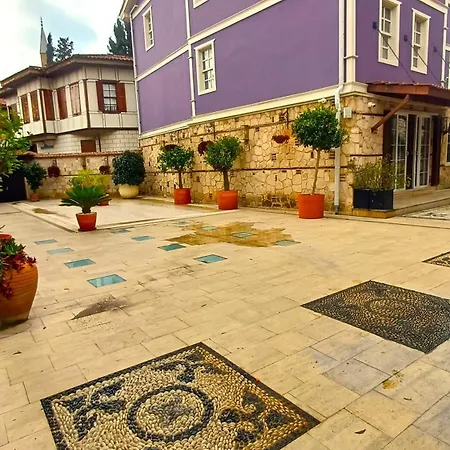 Swim-up Garden Flat With Near Hadrian's Gate